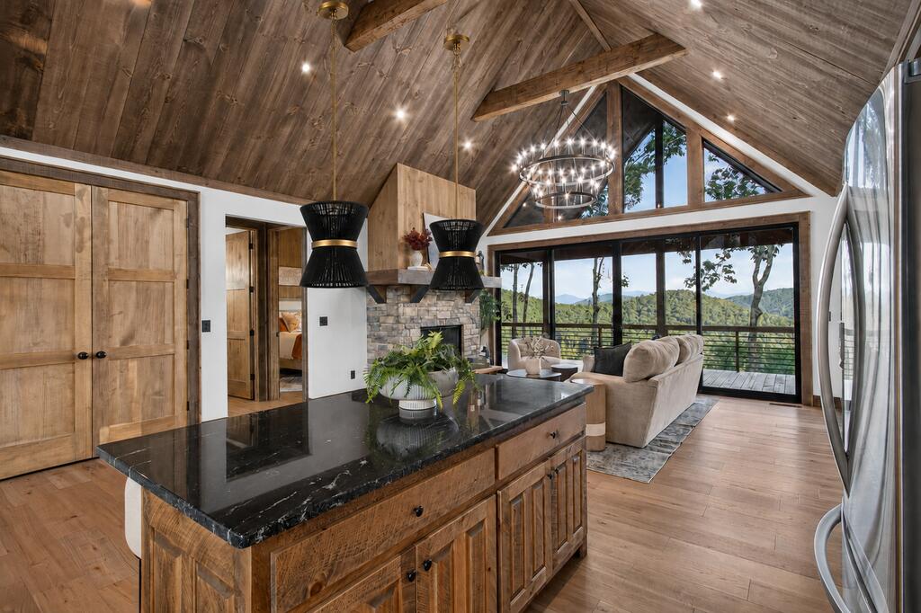 435238 Blue Ridge Active