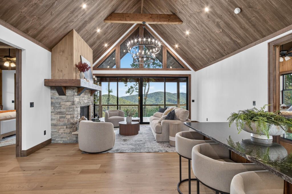 435238 Blue Ridge Active