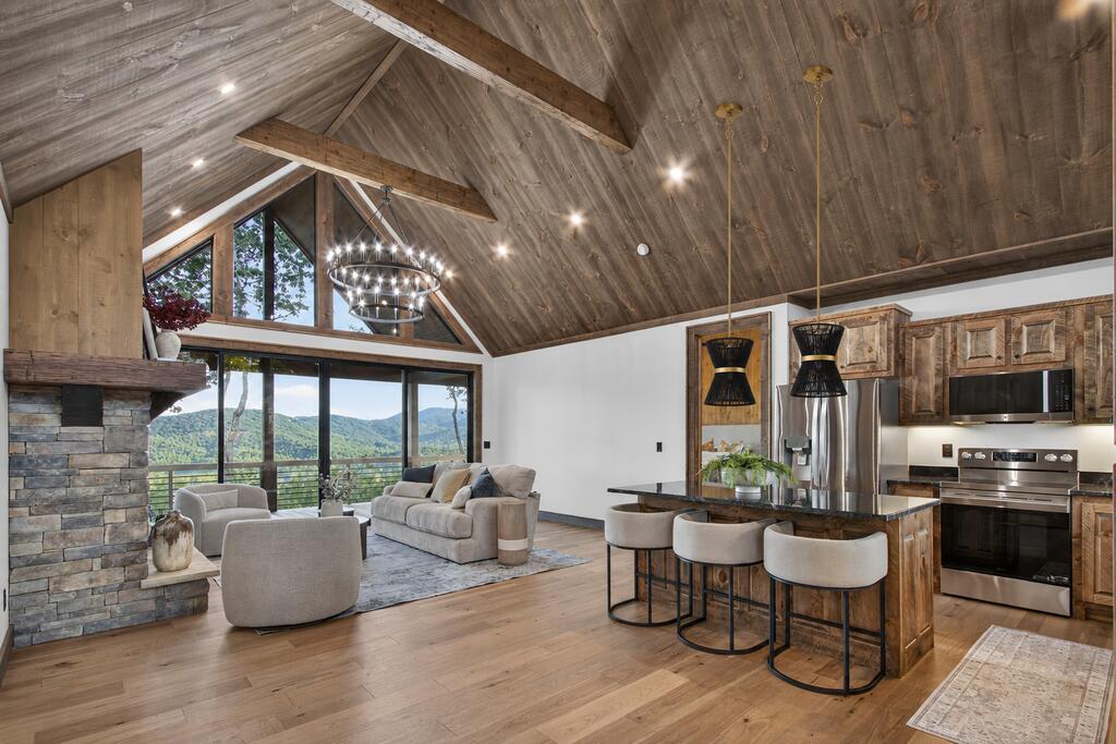 435238 Blue Ridge Active