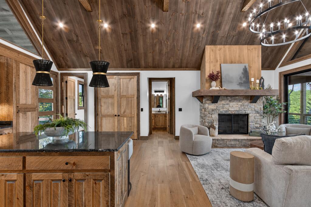 435238 Blue Ridge Active