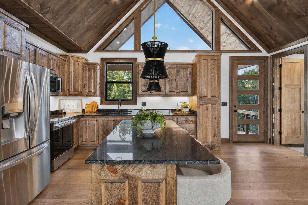 435238 Blue Ridge Active