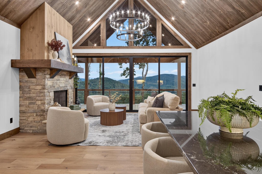 435238 Blue Ridge Active