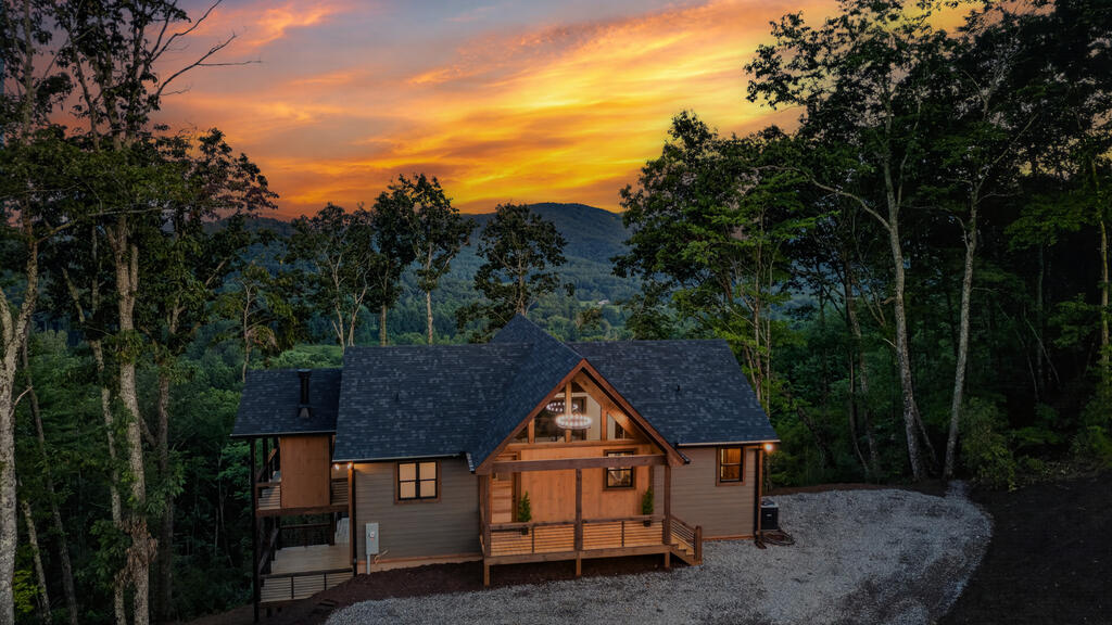 435238 Blue Ridge Active