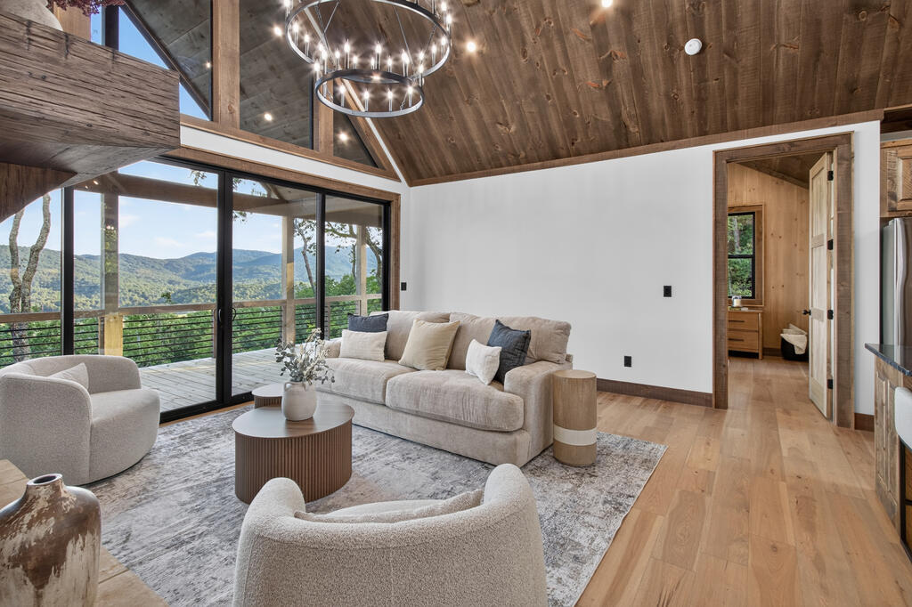 435238 Blue Ridge Active