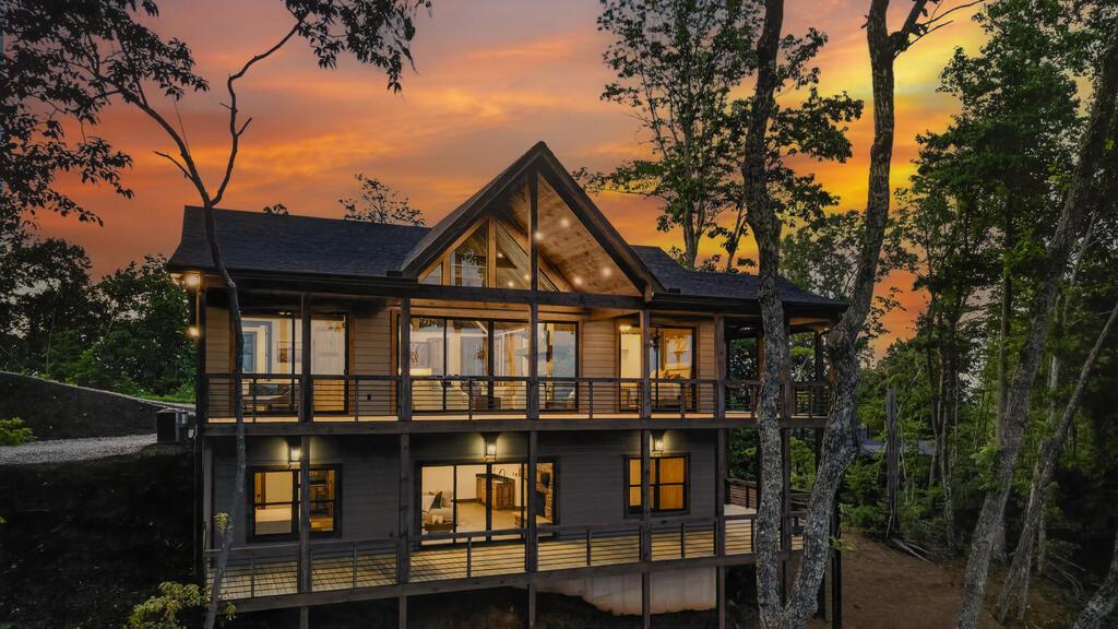 435238 Blue Ridge Active