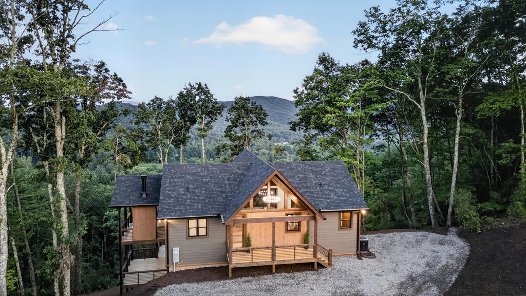 435238 Blue Ridge Active