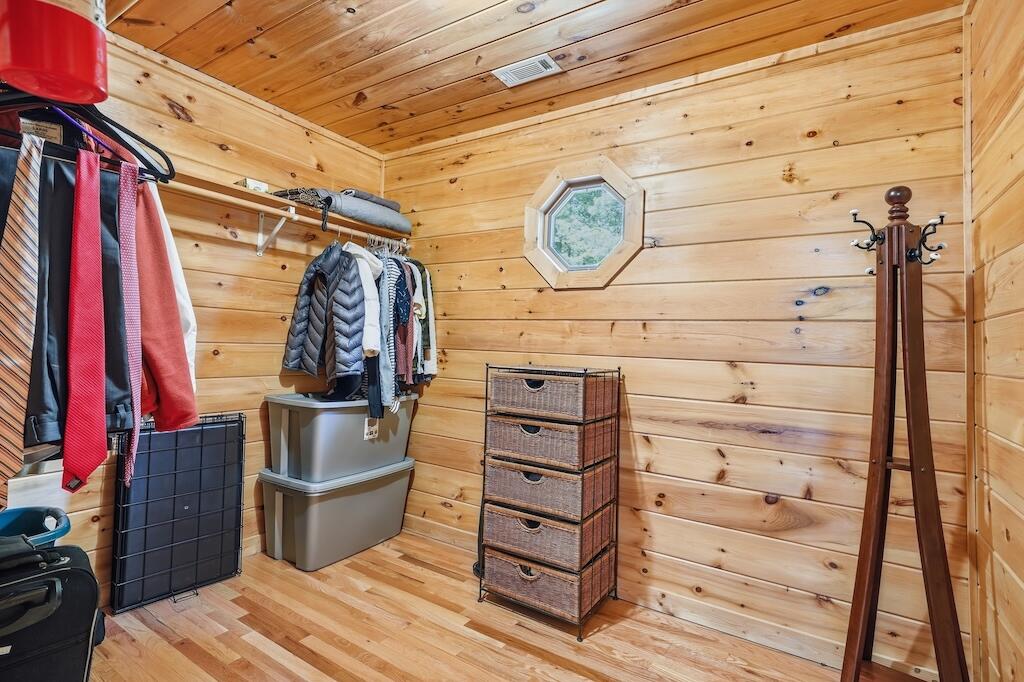 435248 Blue Ridge Active