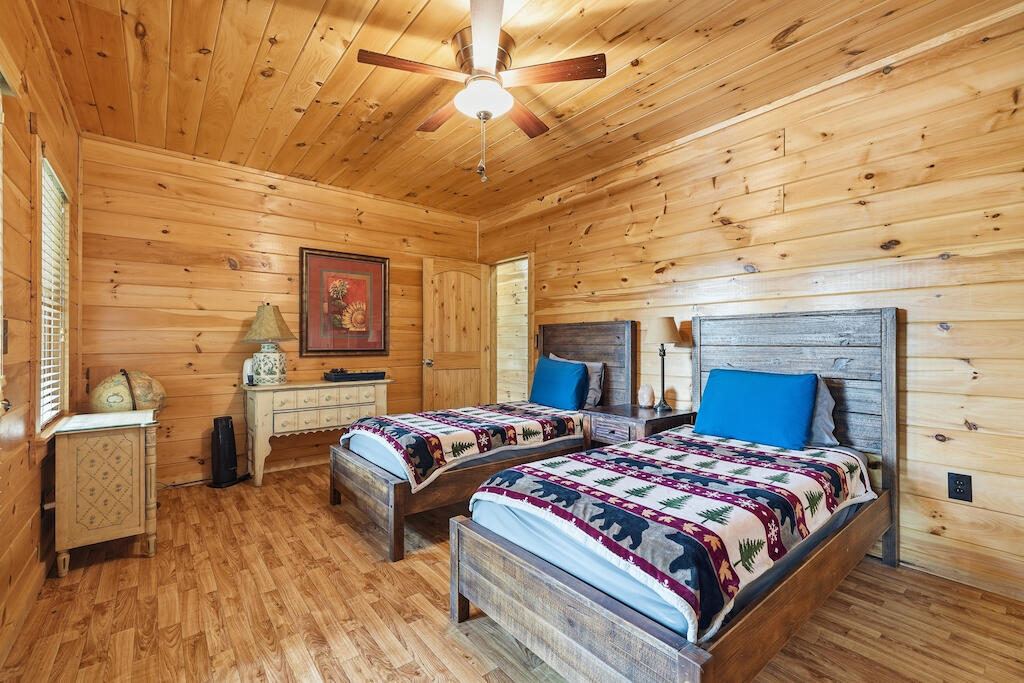 435248 Blue Ridge Active