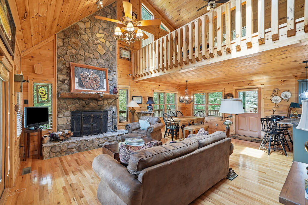 435248 Blue Ridge Active