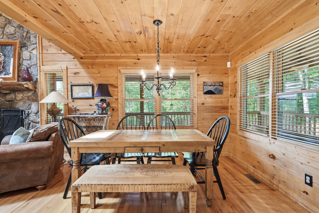 435248 Blue Ridge Active