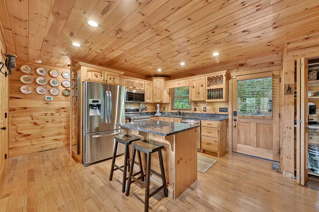 435274 Mineral Bluff Active