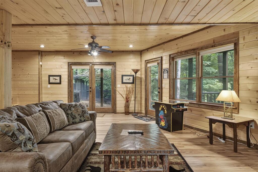 435277 Blue Ridge Active