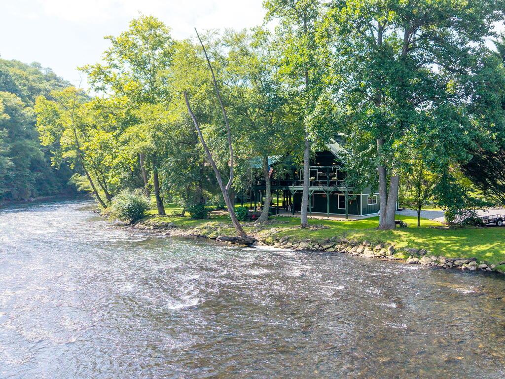 435281 Hayesville Active