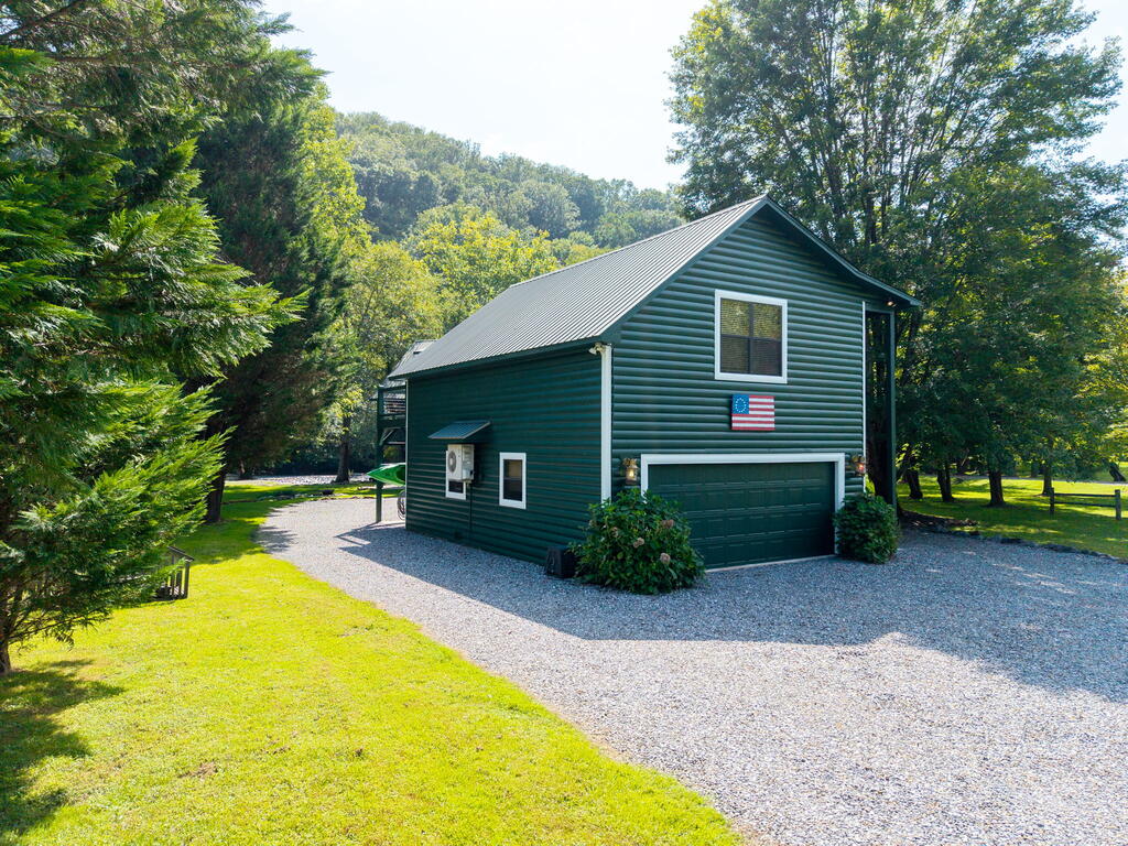 435281 Hayesville Active