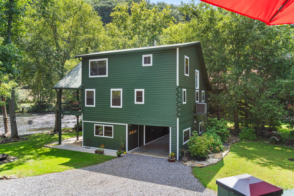 435281 Hayesville Active