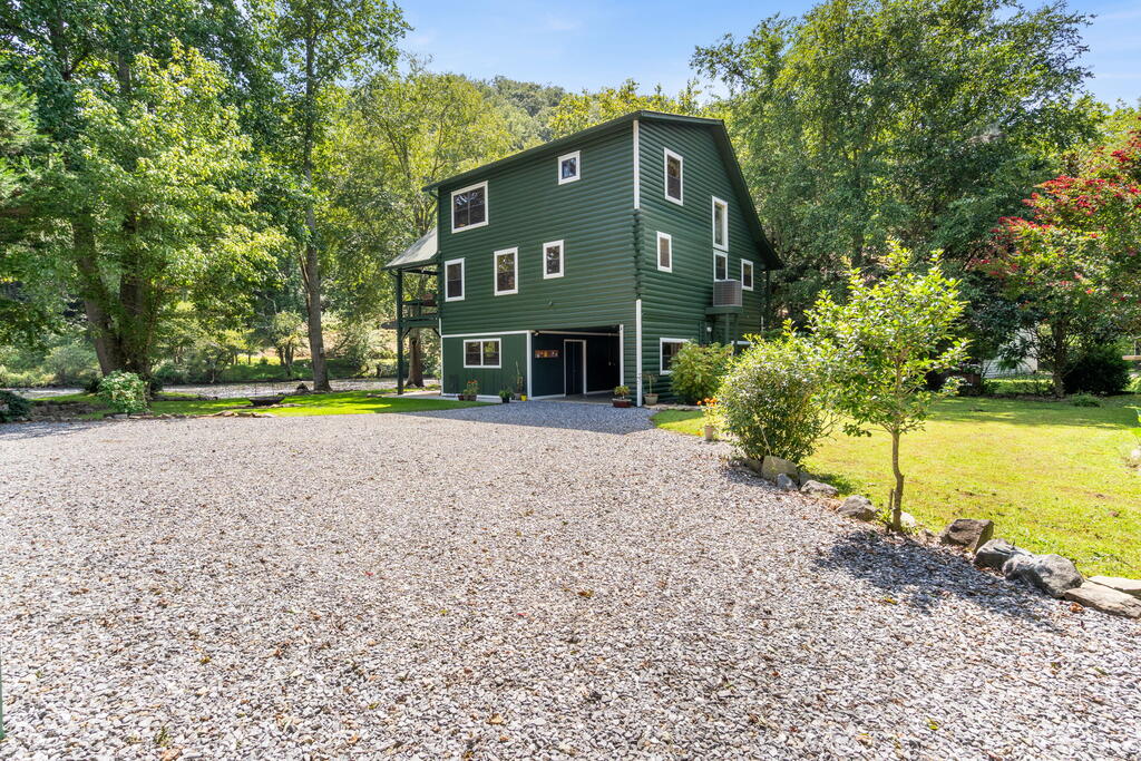 435281 Hayesville Active