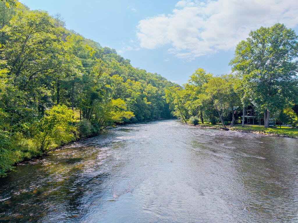 435281 Hayesville Active
