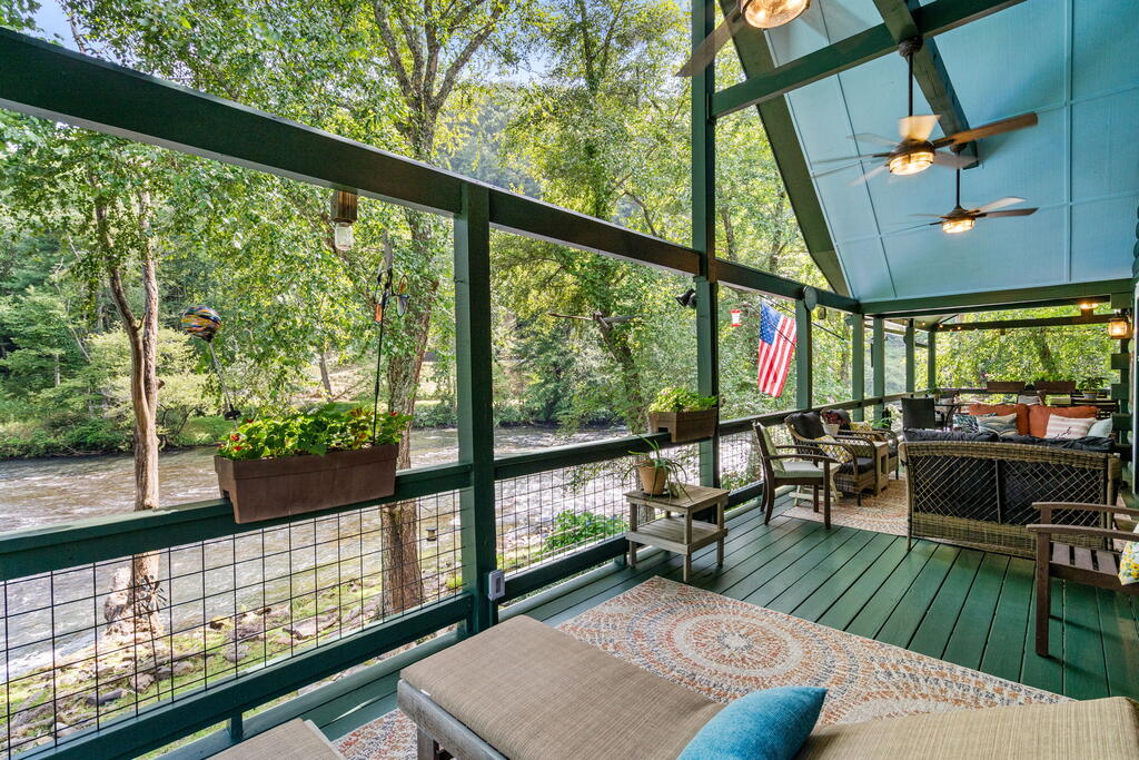 435281 Hayesville Active