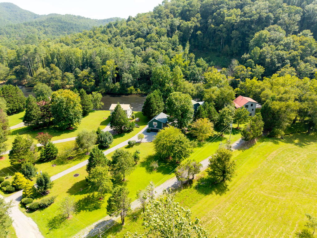 435281 Hayesville Active