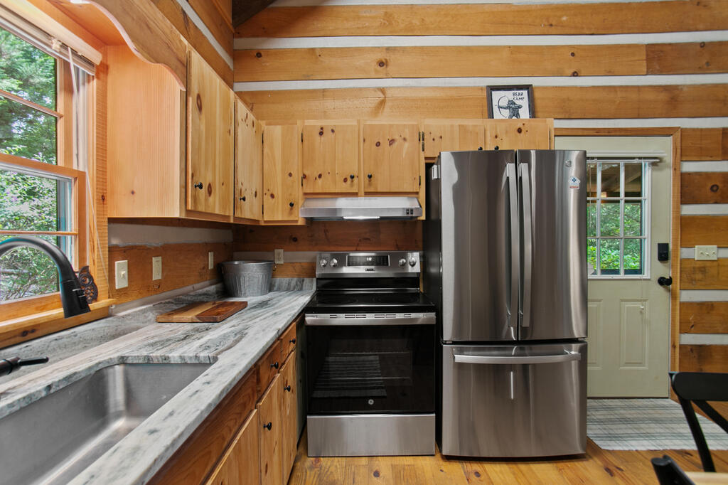 435290 Blue Ridge Active