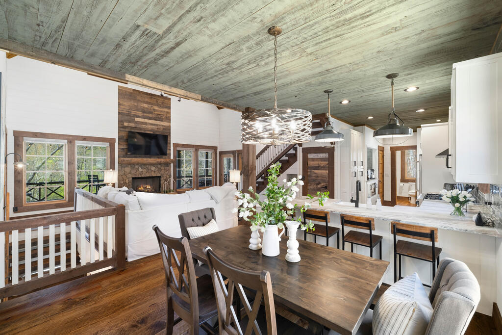 435305 Mineral Bluff Active
