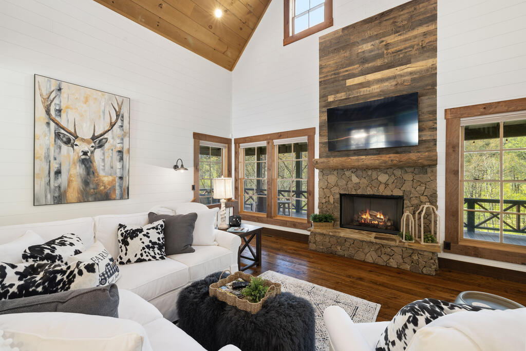 435305 Mineral Bluff Active