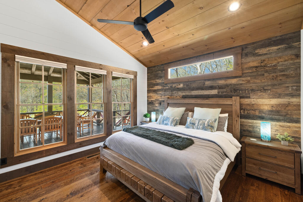 435305 Mineral Bluff Active