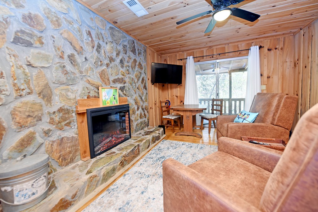 435379 Mineral Bluff Active