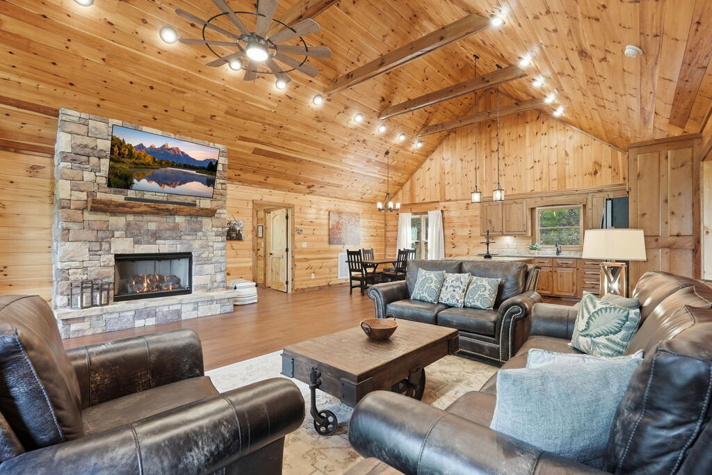 435402 Mineral Bluff Active