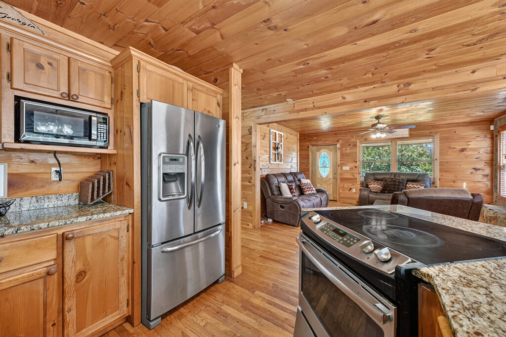 435403 Morganton Active
