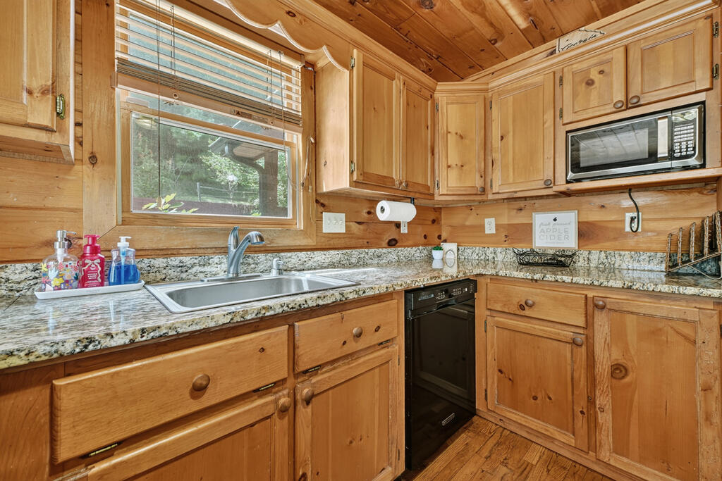 435403 Morganton Active