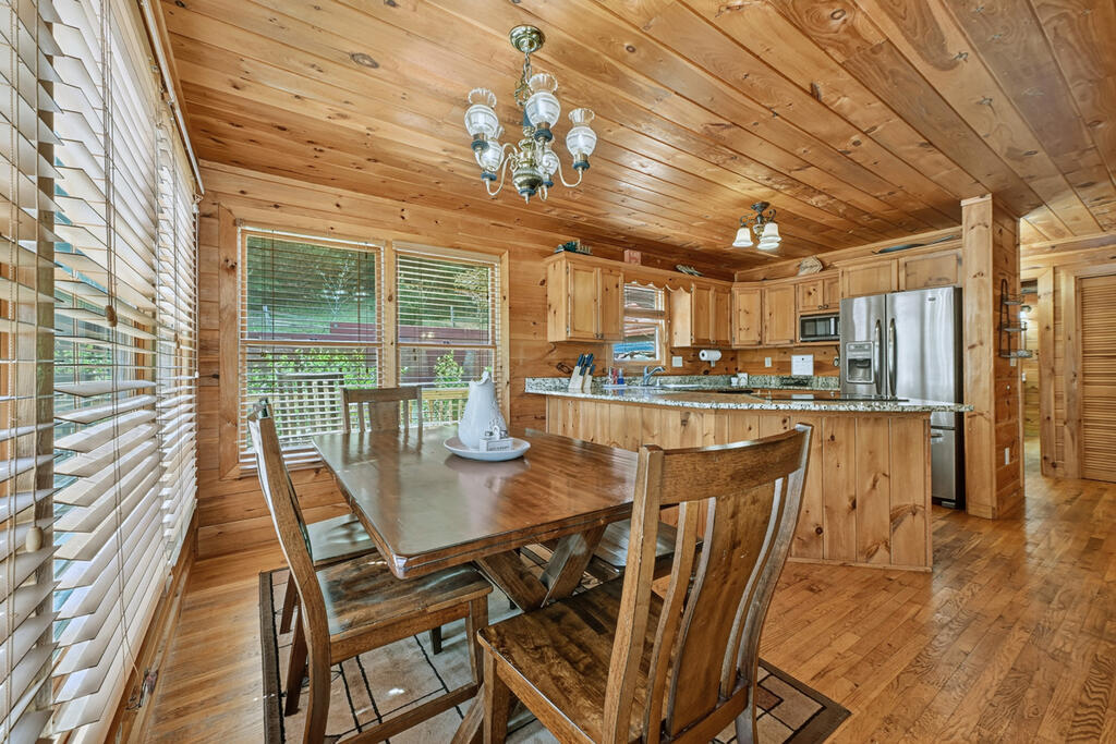 435403 Morganton Active