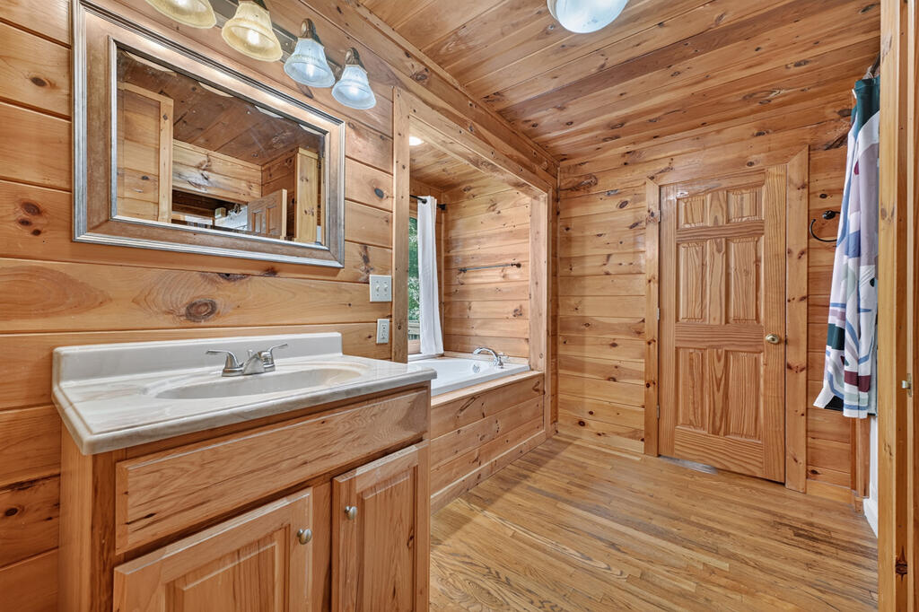 435403 Morganton Active