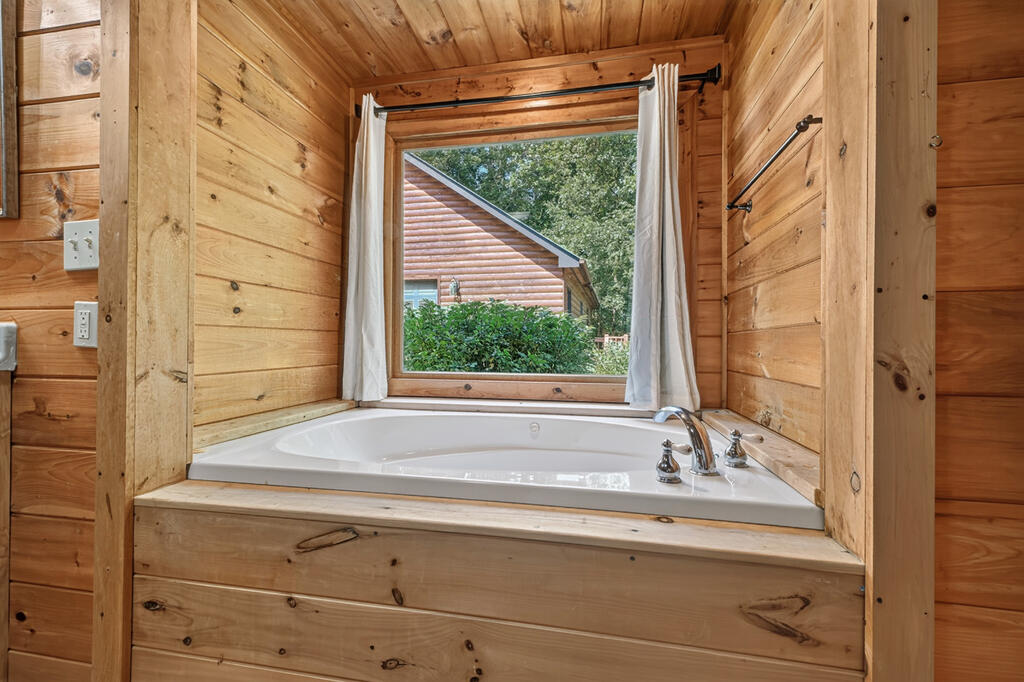 435403 Morganton Active