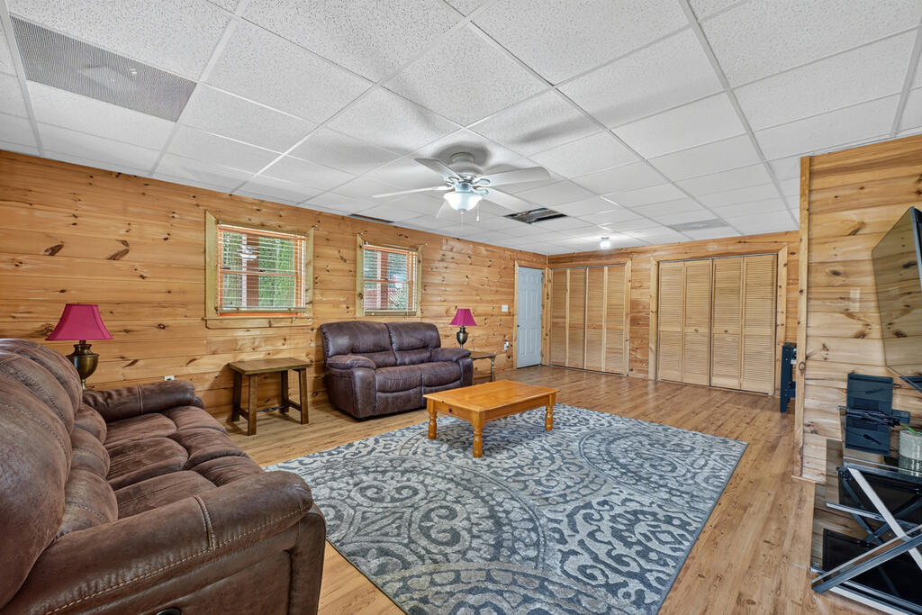435403 Morganton Active