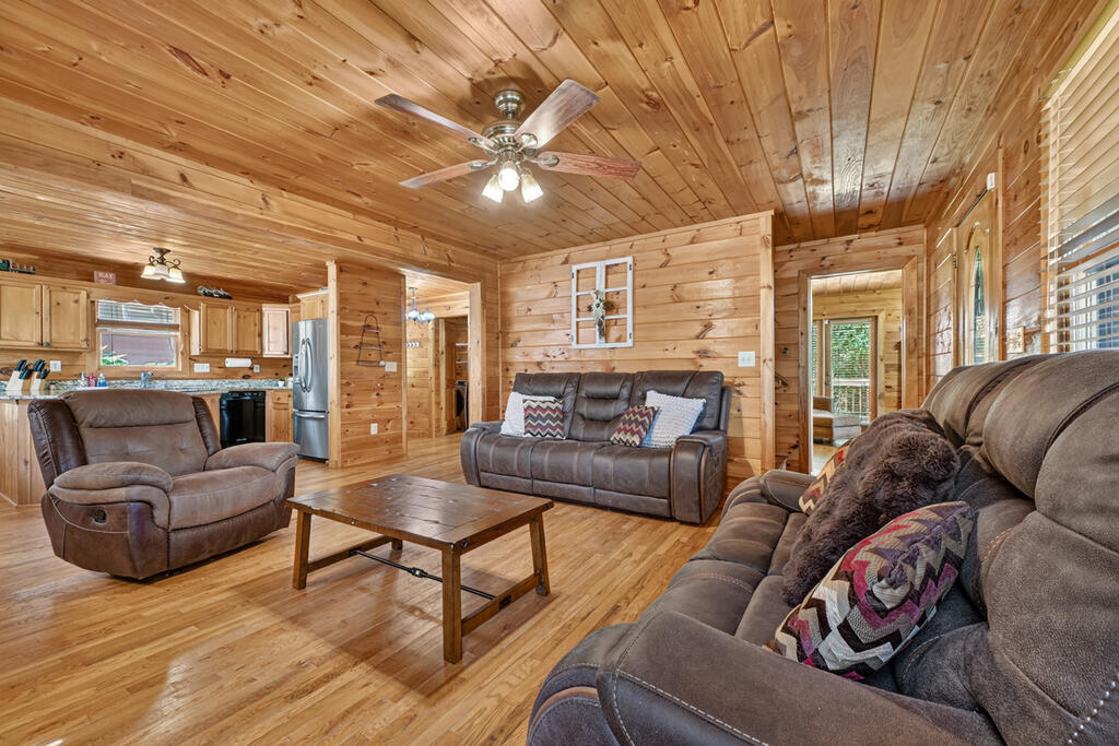 435403 Morganton Active