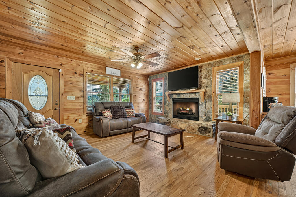435403 Morganton Active