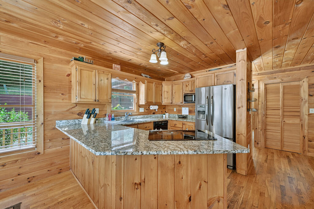 435403 Morganton Active