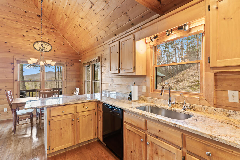 435421 Blue Ridge Active