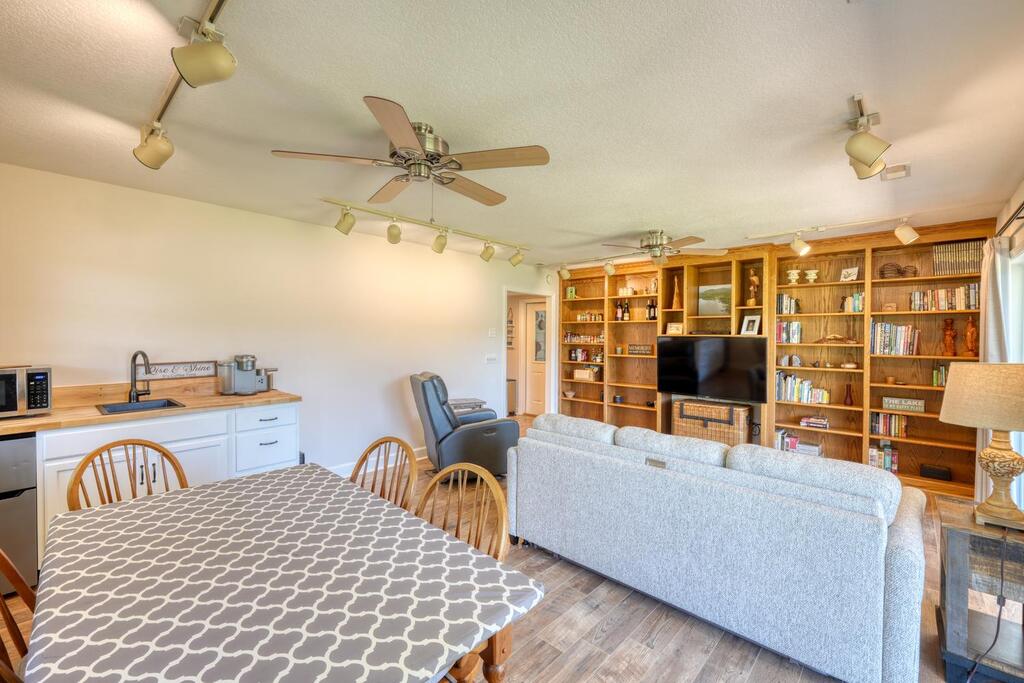 435423 Hayesville Active
