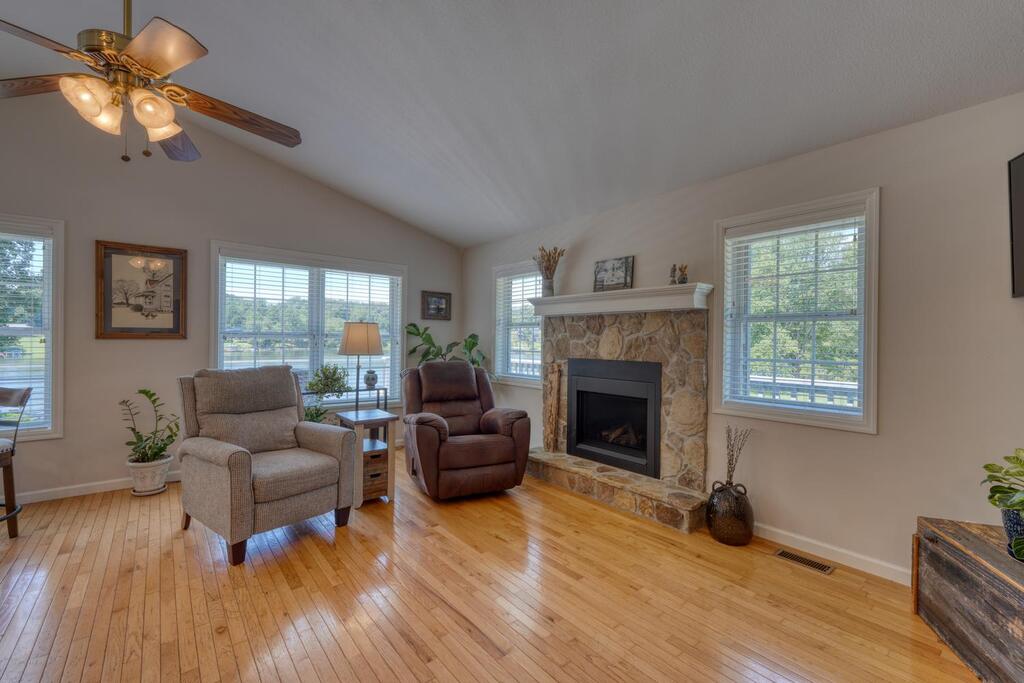 435423 Hayesville Active