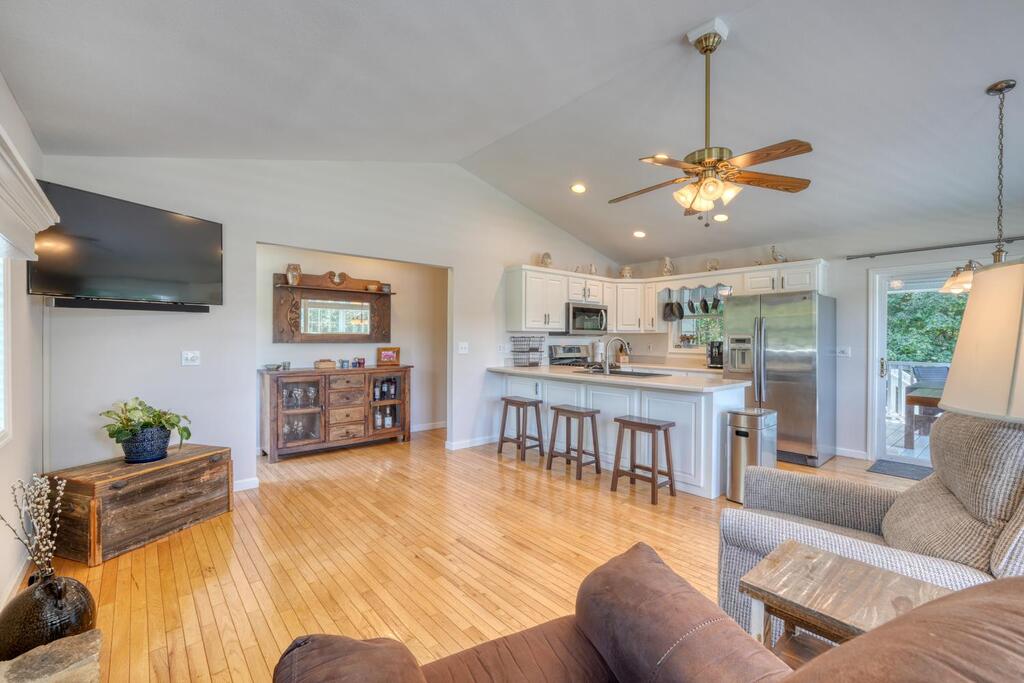 435423 Hayesville Active