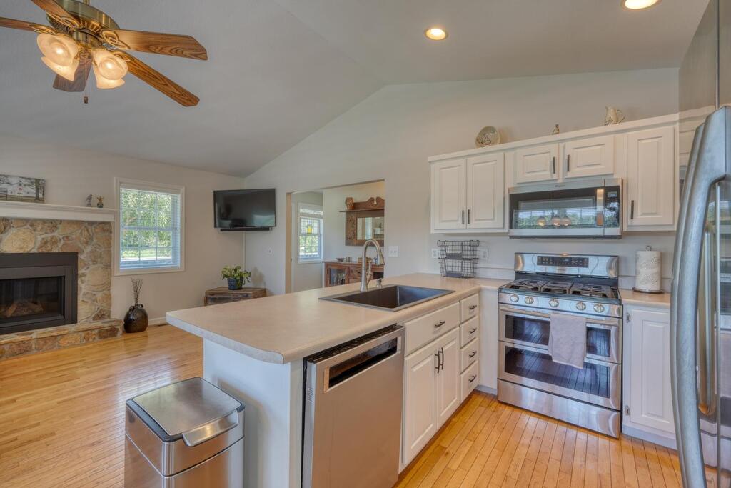 435423 Hayesville Active