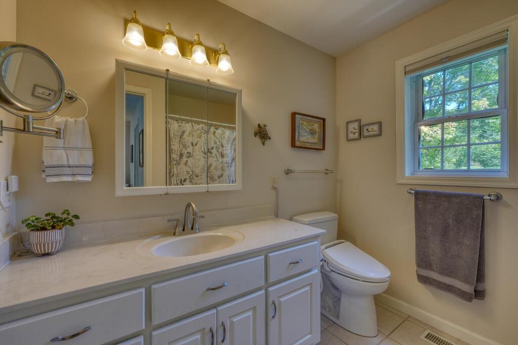 435423 Hayesville Active