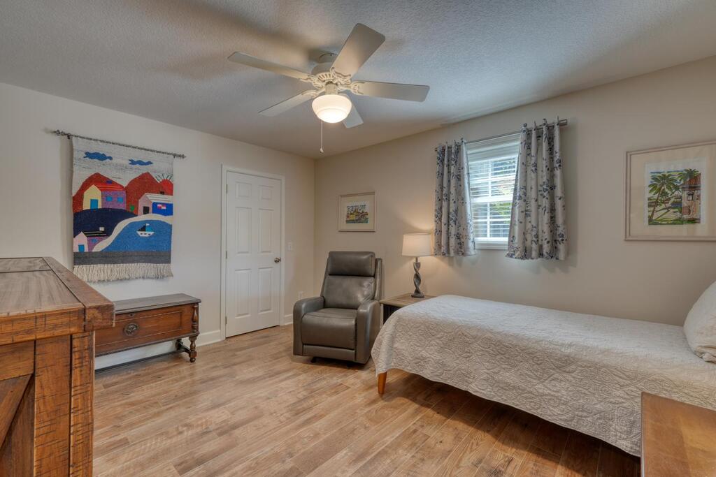 435423 Hayesville Active