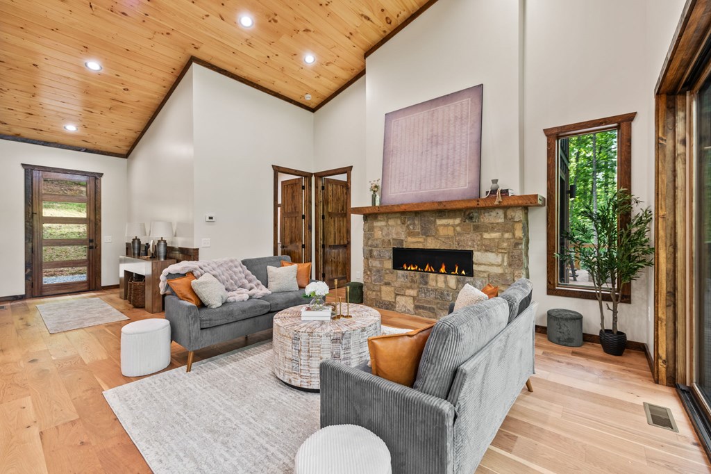 435477 Blue Ridge Active