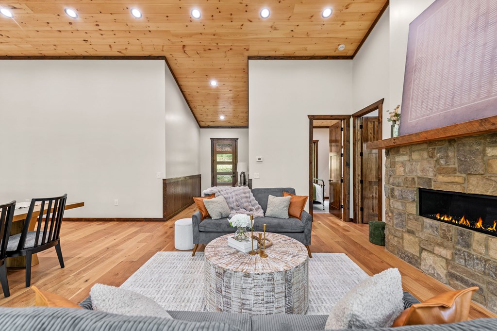 435477 Blue Ridge Active