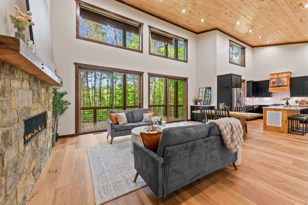 435477 Blue Ridge Active