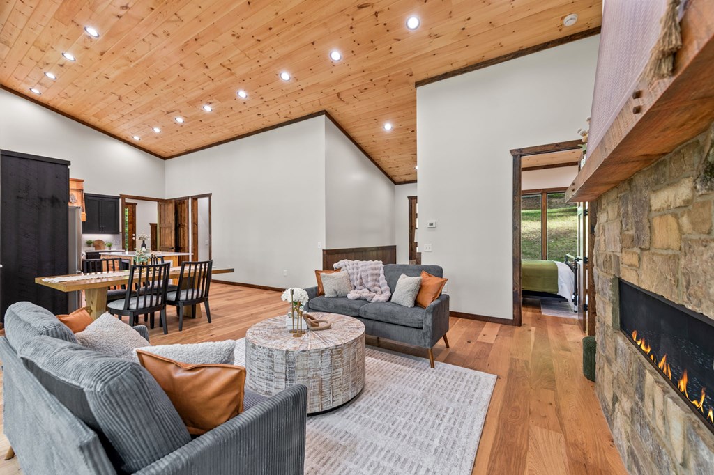 435477 Blue Ridge Active