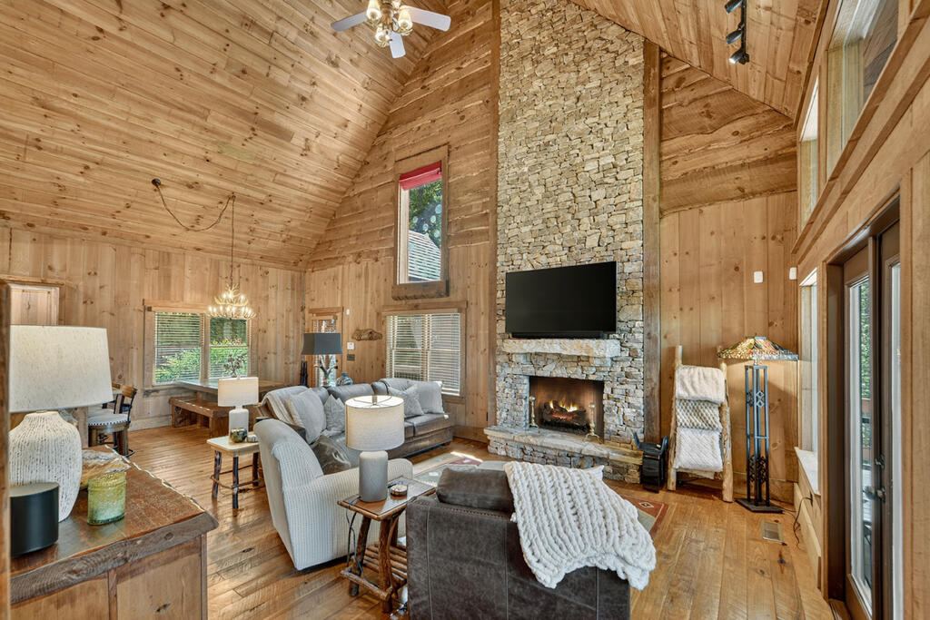 435517 Blue Ridge Active